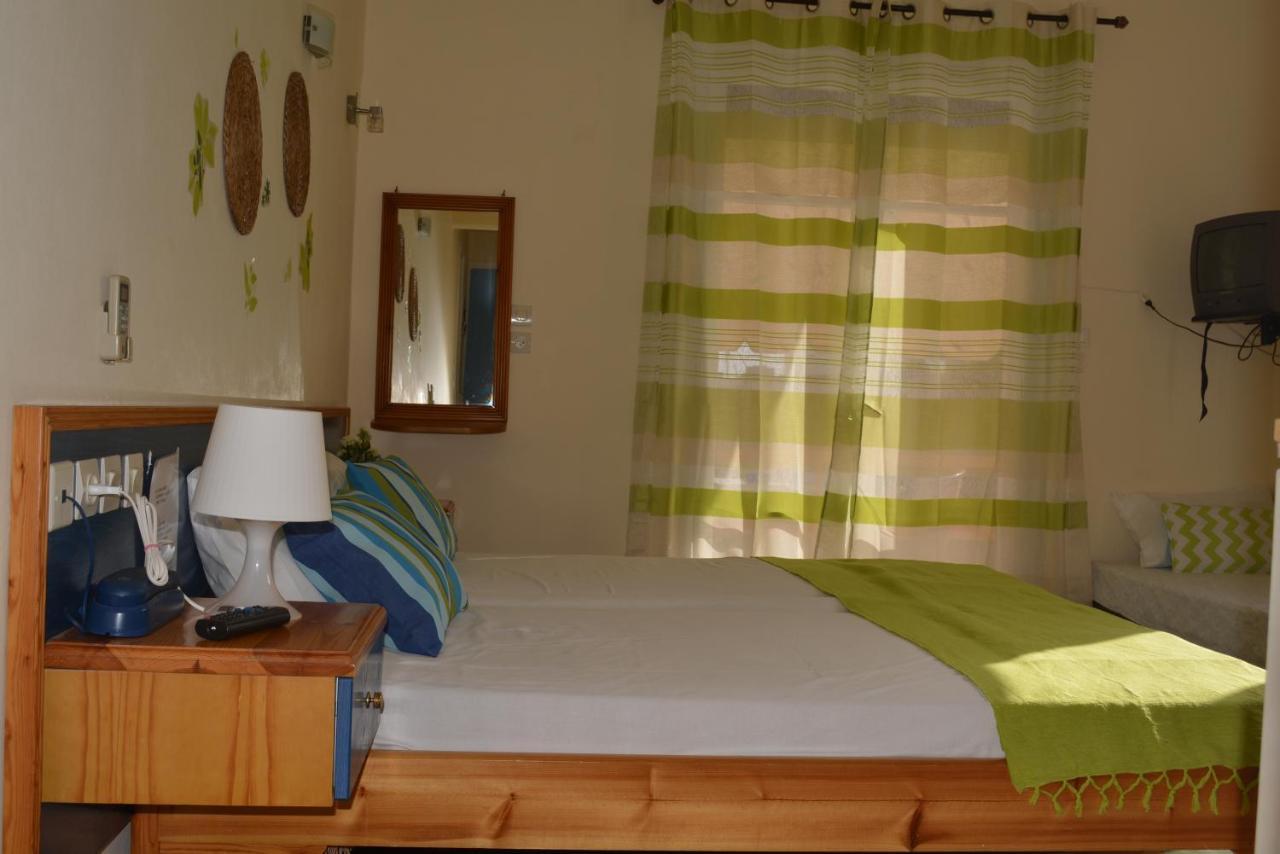 Dimitra Hotel Kamena Vourla Quarto foto